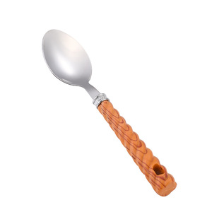 Manche en grain de bois <span class=keywords><strong>couverts</strong></span> en acier inoxydable ensemble de <span class=keywords><strong>24</strong></span> pièces Ins vaisselle couteau fourchette cuillère ménage 4 pièces ensemble de <span class=keywords><strong>couverts</strong></span> - Product Image 6
