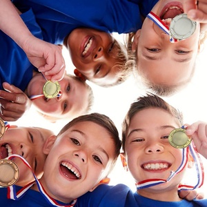 เหรียญรางวัลเด็ก LY ขนาดเล็ก 40 มม. ผลิตตามสั่ง ขายส่งราคาถูก เหรียญโลหะสีทอง สำหรับกีฬาว่ายน้ำ รักบี้ การแข่งขัน เหรียญเปล่าสำหรับเด็ก - Product Image 3