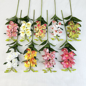 QYYM-516 8 Têtes de Magnolia Qianxi, Décoration Florale Artificielle de Noël de Haute Qualité, Technique Artisanale pour les Occasions de Remise de Diplôme - Product Image 1
