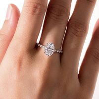 Bague ovale torsadée en argent S925 avec moissanite - Sertissage à quatre griffes avec bande torsadée et diamants pavés pour femme
