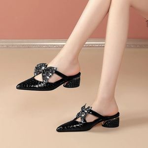 Chaussures d'été YZ 2026 à talon épais et bout fermé pour <span class=keywords><strong>femme</strong></span>, mules à talon haut pour mamans d'âge moyen et âgées - Product Image 5
