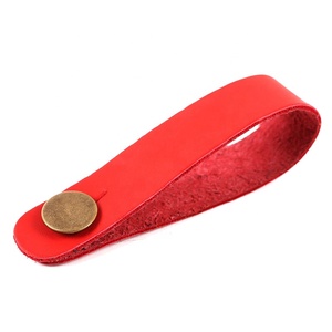 Etiquetas de cuero de PU con logotipo personalizado <span class=keywords><strong>para</strong></span> manualidades, etiquetas de cuero con remaches metálicos de color, hebillas de correa de <span class=keywords><strong>guitarra</strong></span> - Product Image 3