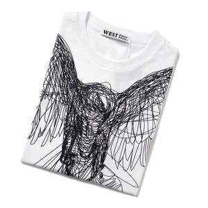 Camiseta Negra para Hombre con Estampado de Alas Blancas, Manga Corta, Cuello Redondo, Corte Casual - Product Image 3