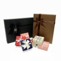 Boîte cadeau en papier personnalisée de luxe Boîtes à vêtements pliantes en PET recyclé Emballage de vêtements bougie parfumée à stratification mate au design rapide