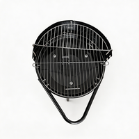 Barbecue au charbon de bois d'extérieur avec couvercle noir, design portable à roulettes, étagères latérales, acier résistant à la chaleur pour le jardin et le camping