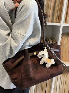Korean-style, fashionable, and <b>large</b>-capacity <b>handbag</b> for women, 2026 spring new collection, featuring a unique design, suitable - Product Image 5
