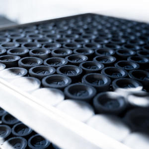 Vente en gros de 33mm AL <span class=keywords><strong>FAKHER</strong></span> 100 pièces encensoir sans fumée rond Portable BBQ combustion rapide Shisha narguilé fruits durs bois charbon de bois - Product Image 4