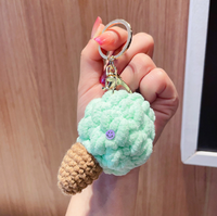 Pendentif en peluche coloré en forme de crème glacée, porte-clés mignon et réaliste en forme de cornet de crème glacée, décoration à suspendre pour sac, petit cadeau, petite pièce.