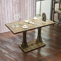 Meubles d'hôtel au design antique, ensemble de canapés et de tables pour salon de thé, café et pâtisserie