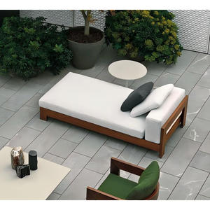 Chaise longue <span class=keywords><strong>de</strong></span> plage <span class=keywords><strong>chic</strong></span> sans accoudoirs au design épuré, en teck, pour la piscine, meubles <span class=keywords><strong>de</strong></span> <span class=keywords><strong>bain</strong></span> <span class=keywords><strong>de</strong></span> <span class=keywords><strong>soleil</strong></span> extérieurs - Product Image 1