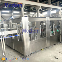 Ligne automatique de remplissage d'eau pure tout-en-un pour bouteilles en verre et plastique Machine d'embouteillage de boissons Système d'emballage de capsulage élevé