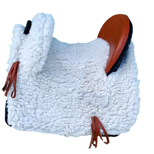 Silla de Montar Española Modelo SRS0017 con Acolchado de Piel de Oveja, Estructura de Fibra de Vidrio, Cuero, para Montar a Caballo, con Funda de Lana Blanca - Product Image 1