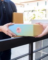 Prix d'usine pour boîte d'expédition et d'emballage cadeau au design OEM, finition dégradée pastel délicate