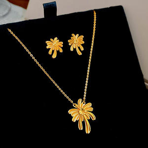 Ensemble de bijoux en cuivre en gros pour femmes, collier et boucles d'oreilles en forme de feux d'artifice dorés - Product Image 1