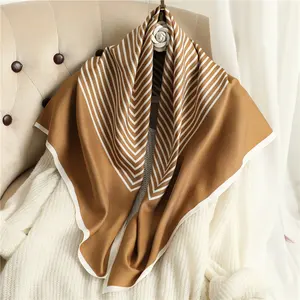 ผ้าพันฮิญาบทรงสี่เหลี่ยมผ้าคอตตอนทอพิมพ์ลายในประเทศมาเลเซียออกแบบได้ตามต้องการ