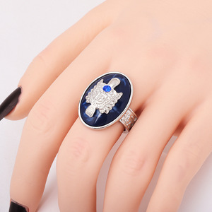 Anillo de Cóctel Estilo Diario de Vampiro Gótico, Esmalte Azul, Patrón Tallado, Joyería de Moda Unisex, Regalo - Product Image 3