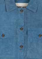 Blusón de Mujer en Gamuza Azul Acero, Cuello Camisero, Bolsillos con Doble Solapa, Botón Único, Corto, Ecológico, Antiarrugas, Otoño