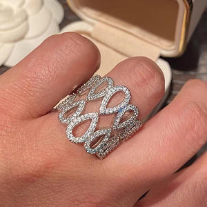 Anello in Oro Bianco con Diamanti T0238, Fede Nuziale di Lusso per Donne, Diamanti Naturali Colore G, Design Elegante - Product Image 1