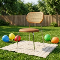 Chaise de salle à manger rembourrée avec dossier en rotin tressé et structure en métal poli pour restaurant, café, bar à domicile, appartement - OEM/ODM