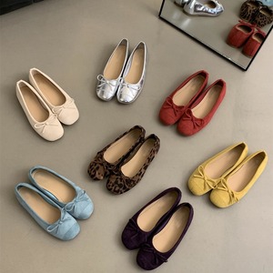 Zapatos de fondo plano de plata para mujer con frijol Retro francés para primavera otoño cucharón de hadas suave con función de luz diseño de leche roja - Product Image 3