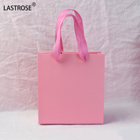 Sacs en papier rose avec logo privé avec ruban Sacs en papier pour le shopping en carton Sacs cadeaux pour les petites entreprises Cosmétiques