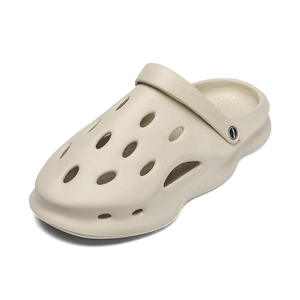 Venta al por mayor de zapatillas de EVA con punta cerrada para <span class=keywords><strong>mujer</strong></span> suave cereza chica decoración playa sandalias de plataforma gruesa verano e <span class=keywords><strong>invierno</strong></span> uso doméstico - Product Image 1