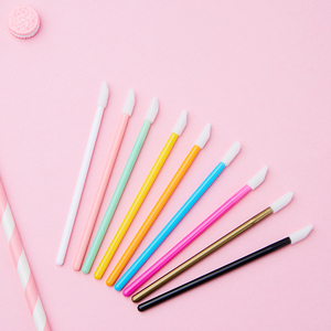 50 brosses exfoliantes pour les lèvres jetables, applicateurs de baume à lèvres multicolores - Product Image 4