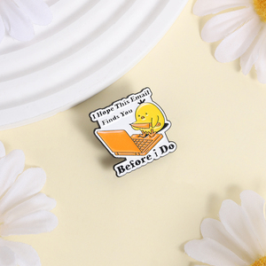 Espero que este correo electrónico te llegue antes que yo: Pins de esmalte, broches y insignias de solapa con diseño de chica de oficina con cuchillo, divertidos para el humor laboral, regalos de joyería. - Product Image 3