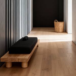 Banco Moderno Minimalista de Madera Maciza, Color Natural Nórdico, Estructura Resistente, para Hotel, Casa de Huéspedes, Dormitorio, Entrada, Diseño de Autor - Product Image 5