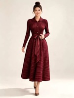 Gaun Maxi Ukuran Besar dengan Ruffle dan Lipit - Warna Solid, Kerah, Lengan Panjang, Model A-line, Gaun Elegan untuk Wanita