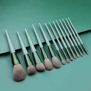 Green skin friendly cosmetic tools regular size brushes customized private label wooden handles CUSTOM LOGO makeup brushes