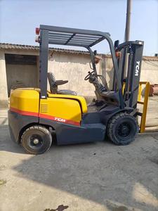 Oferta Especial: Montacargas Diésel TCM Usado Original de Japón, 2.5 Toneladas, Modelo FD25, Capacidad de Elevación 2500kg, Altura de Elevación 3m, Neumáticos Neumáticos, Desplazador Lateral Hidráulico, Dos Unidades - Product Image 2