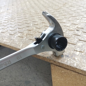 Clé à cliquet à tête de marteau à griffes 19*21mm, forgée par projection, à queue pointue - Product Image 1