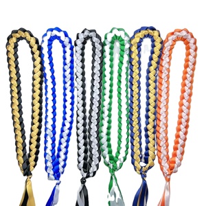 شريط تخرج عالي الجودة بسعر الجملة شريط مريح مُزين بأشكال جارلاند ولها ياقة مجدولة - Product Image 1