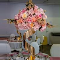 Support floral en spirale moderne de luxe en or, argent et fer pour centre de table de mariage, arrangement floral pour événements et fêtes, décoration d'allée