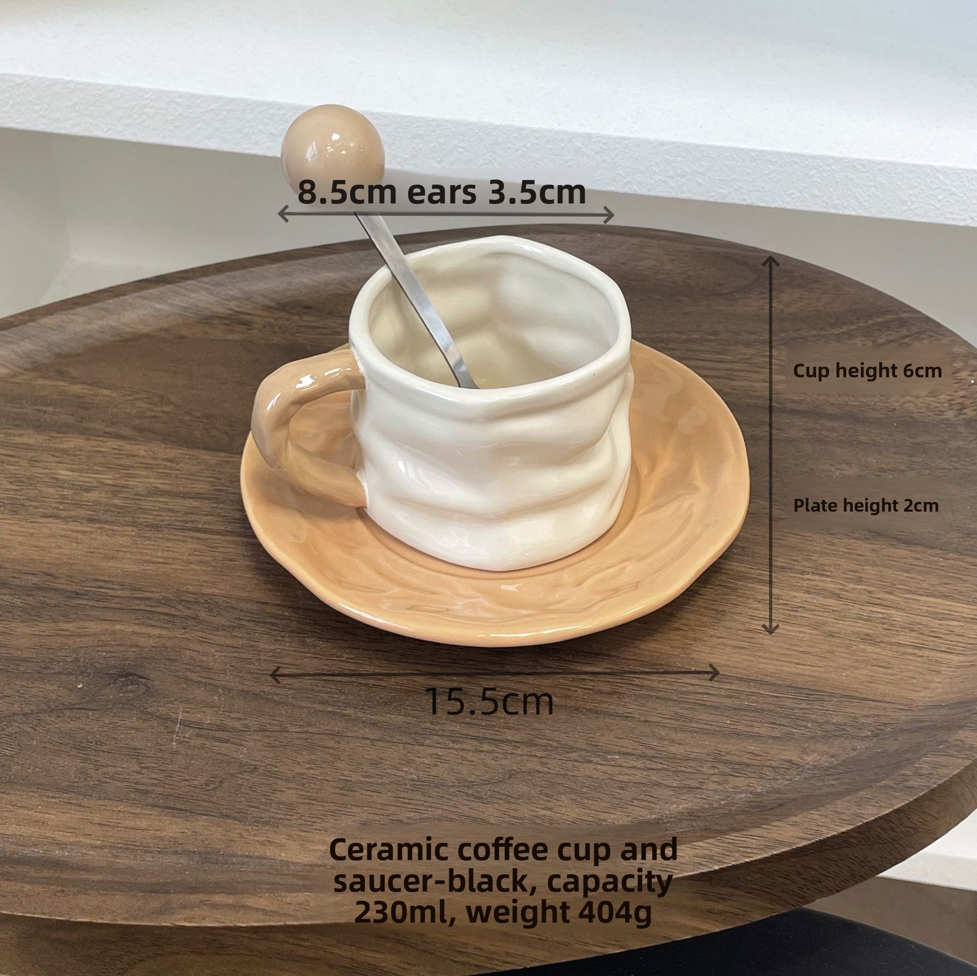 Folded plates and cups + ball-shaped spoons (brown)