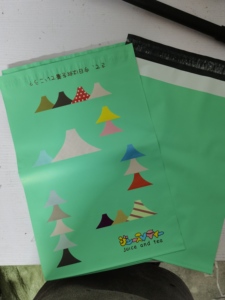 กระเป๋าโพลีสีสันสดใส สไตล์แฟชั่นใหม่ล่าสุด ขายตรงจากโรงงาน คุณภาพดี รับผลิตตามแบบ สำหรับใส่เสื้อผ้า - Product Image 6