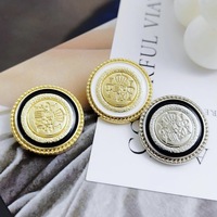 Kancing Mahkota Paduan Seng 20mm yang Modis, Desain Berlian Dekoratif Sederhana Retro, Ramah Lingkungan, Kancing Kecil Beraroma untuk Jas dan Cardigan