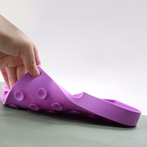 Comedero Lento para Perros de Silicona de Grado Alimenticio, Ecológico e Impermeable, Cuadrado, Multifuncional, con Succión para Uso en Exteriores - Product Image 5