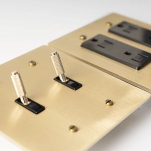 Piastra SS in bronzo retrò nero dorato personalizzato 30 giorni in ottone Knulred Toggle 110V presa per interruttore a parete Standard americano - Product Image 2
