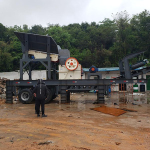 Trituradora de roca semiautomática móvil para canteras, trituradora de mandíbulas portátil con motor de componente central de cinta transportadora - Product Image 1