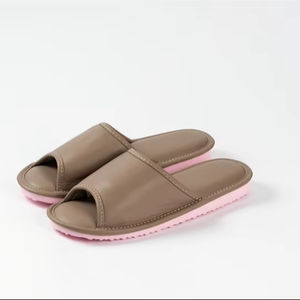 Pantoufles d'hiver de haute qualité pour femmes Pantoufles en cuir simples et confortables - Product Image 1