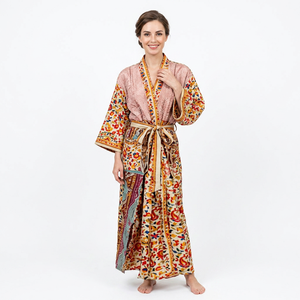 Robe élégante pour femmes en soie patchwork imprimée, longueur intégrale, avec col en V et fermeture à cordon, vêtements de nuit respirants non tissés - Product Image 1
