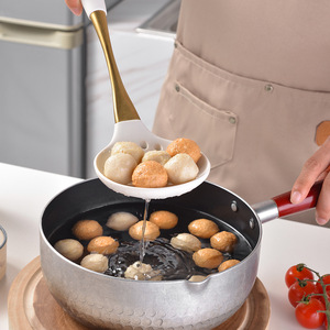 ที่เก็บของและชั้นวางแบบตั้งพื้นอเนกประสงค์ที่ทำจากซิลิโคนคุณภาพสูง ทันสมัย และยั่งยืน สำหรับใช้ในห้องนั่งเล่น - Product Image 4