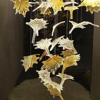 Lustre en cristal personnalisé de style feuille d'érable, grand modèle pour l'intérieur, éclairage de hall d'hôtel, luminaire suspendu en verre sur mesure