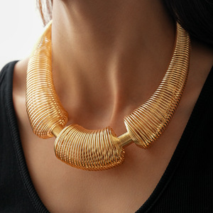 Collar de Moda Kaimei <span class=keywords><strong>2026</strong></span>, Collar Geométrico Metálico Exagerado, Accesorios Únicos, Collares Gruesos Dorados para Mujer - Product Image 3