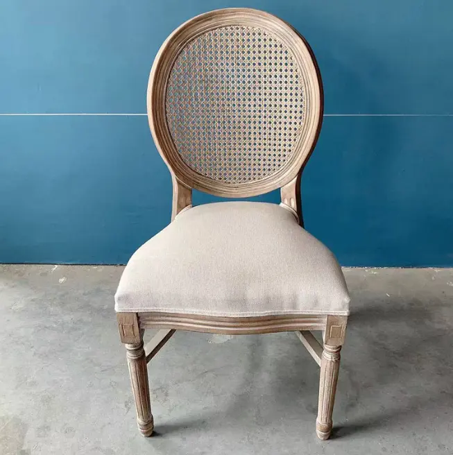 Toptan fransız Vintage tarzı ahşap yemek sandalyeleri kumaş düğün sandalyeleri ahşap istiflenebilir sandalye