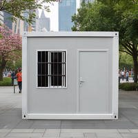 Maison conteneur pliable au design moderne, intérieur de luxe personnalisable pour hôtel de charme et location de vacances en bord de mer