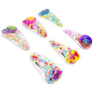 VENTE EN GROS H.E.R. Accessoires Officiels sous Licence Trolls Worlds - Lot de 6 Pinces à Cheveux et Breloques Mignonnes pour Filles - Essentiels du Parc à Thème - Product Image 1