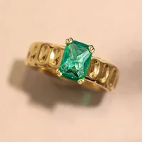 ZhuQian Groothandel Luxe Fruit Groene Vierkante Zirkoon Ringen voor Vrouwen Goudkleurige Punch Concave Design Party Sierlijke Mode-sieraden